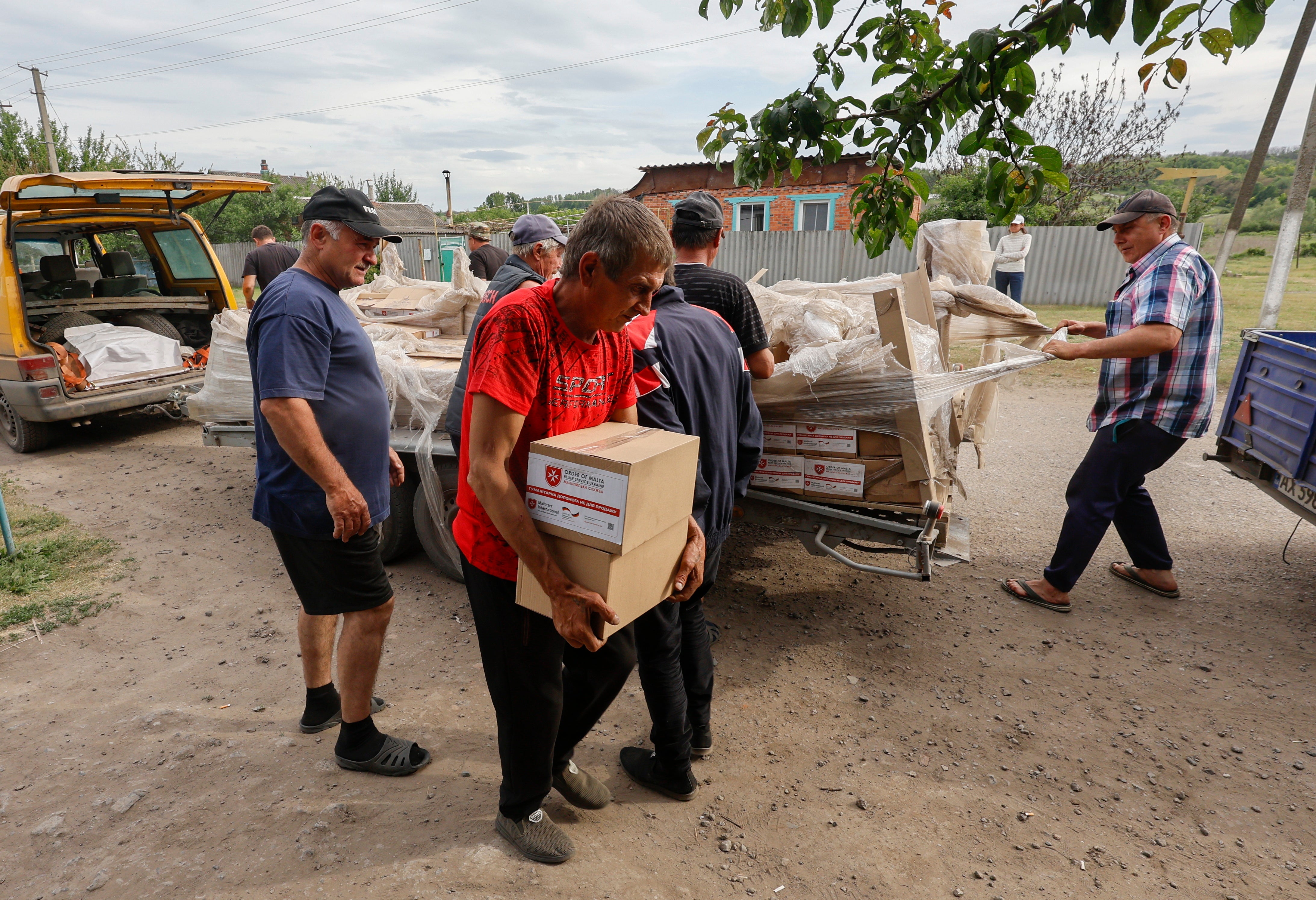 Ukrainian volunteers are sending humanitarian aid to areas close to the front line in northeastern Kharkiv