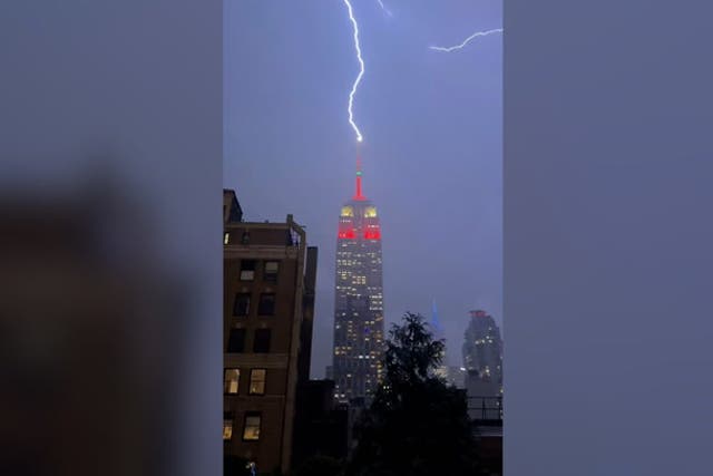 <p>Moment lightning strikes Empire State Building captured on dramatic video,</p>