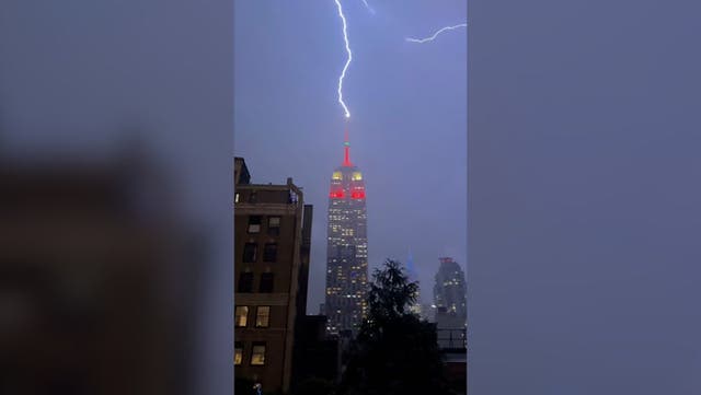 <p>Moment lightning strikes Empire State Building captured on dramatic video,</p>