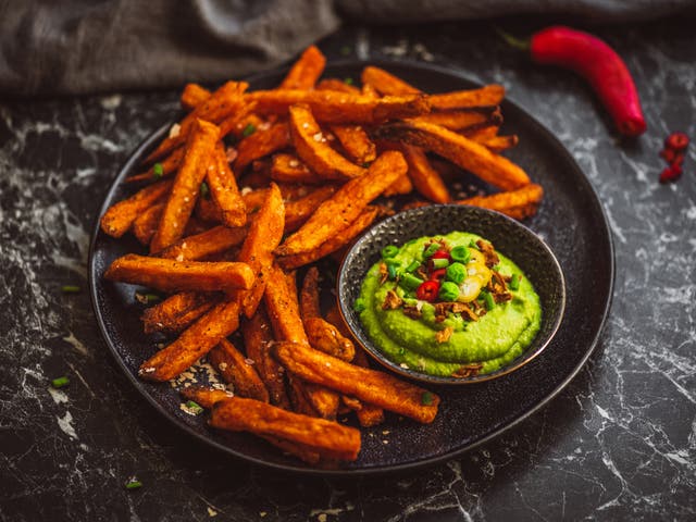 <p>Crispy and delicious sweet potato fries made in the air fryer, perfect for a healthy snack</p>