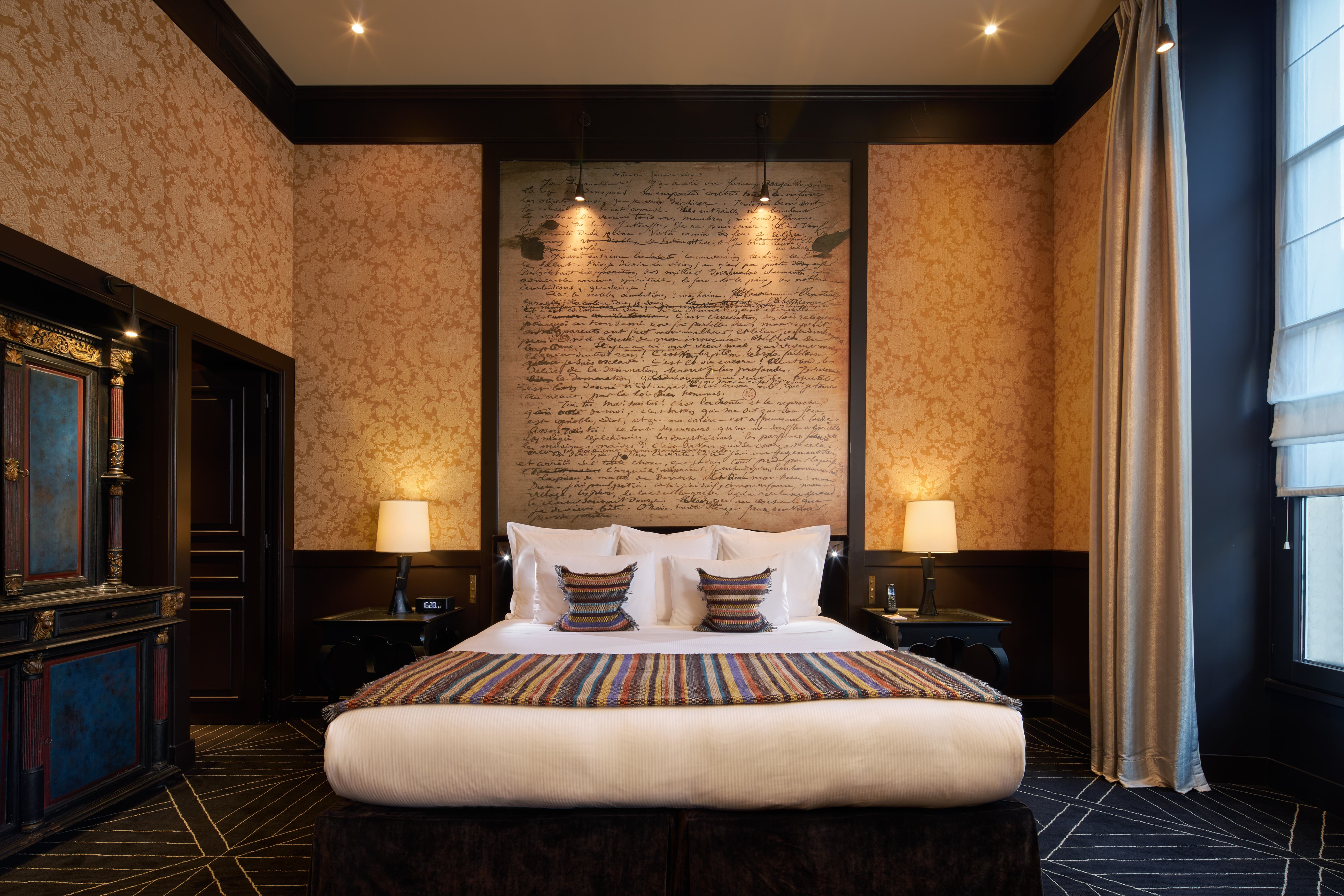 Paris hotel review: Le Pavillon de la Reine - Vimarsana News