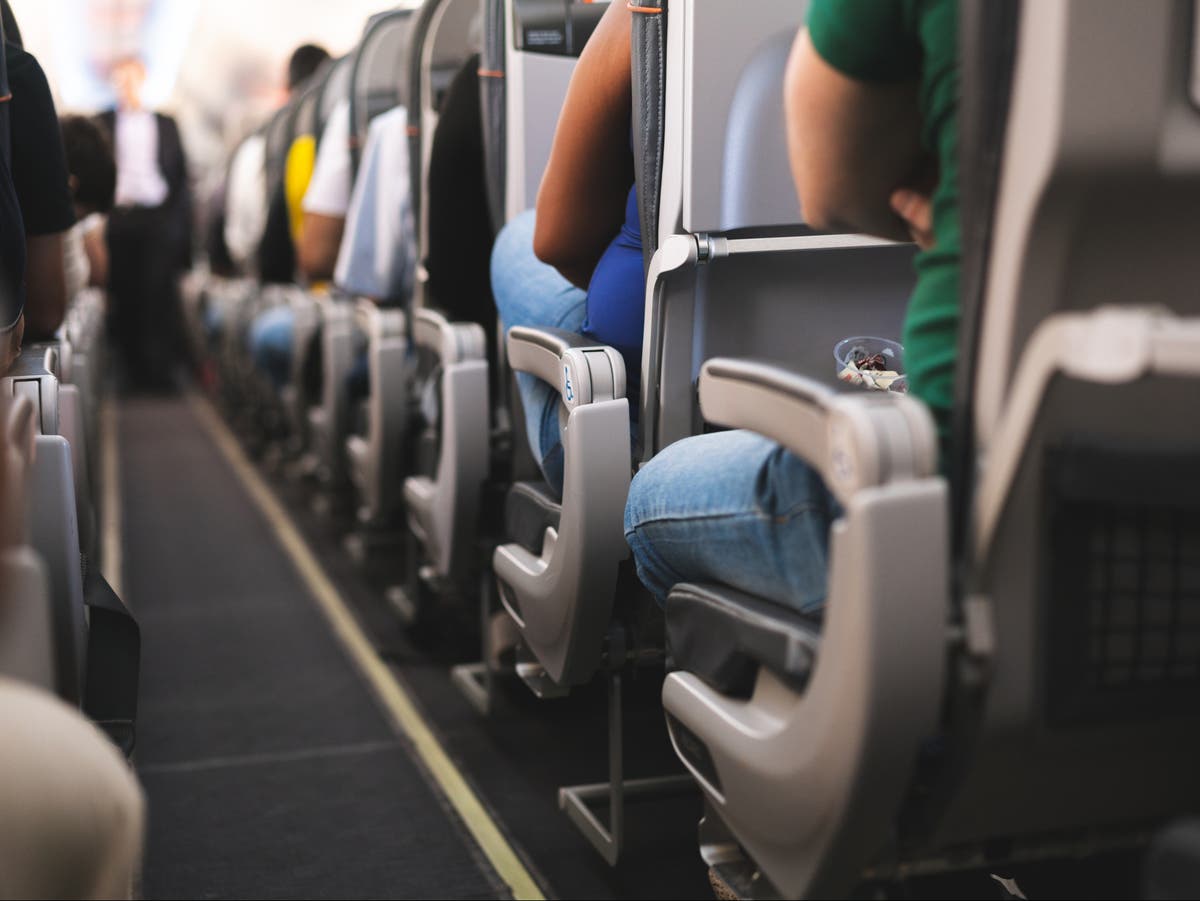 Man travelling with his wife refuses to switch seats with passenger