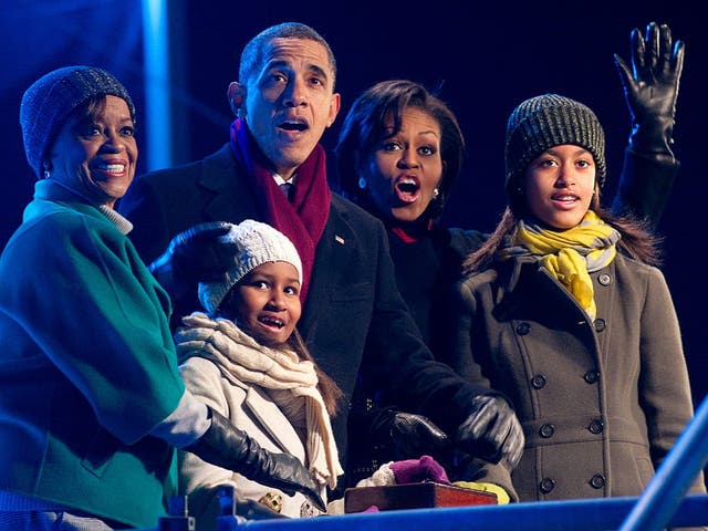 <p>The Obama family gathers to light the National Christmas Tree in Washington DC on 9 December, 2010</p>