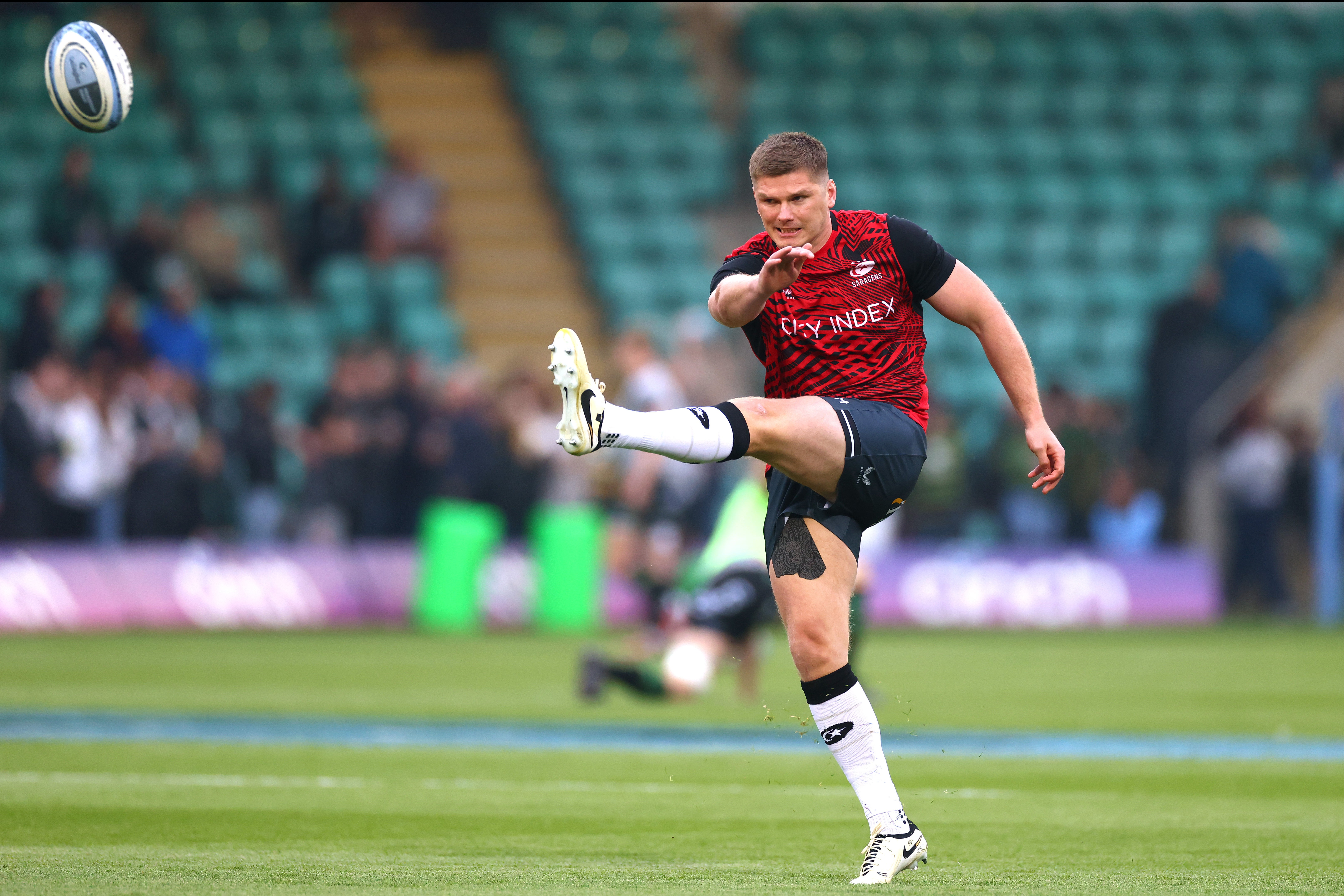 Owen Farrell was forced to kick left footed with his right thigh strapped