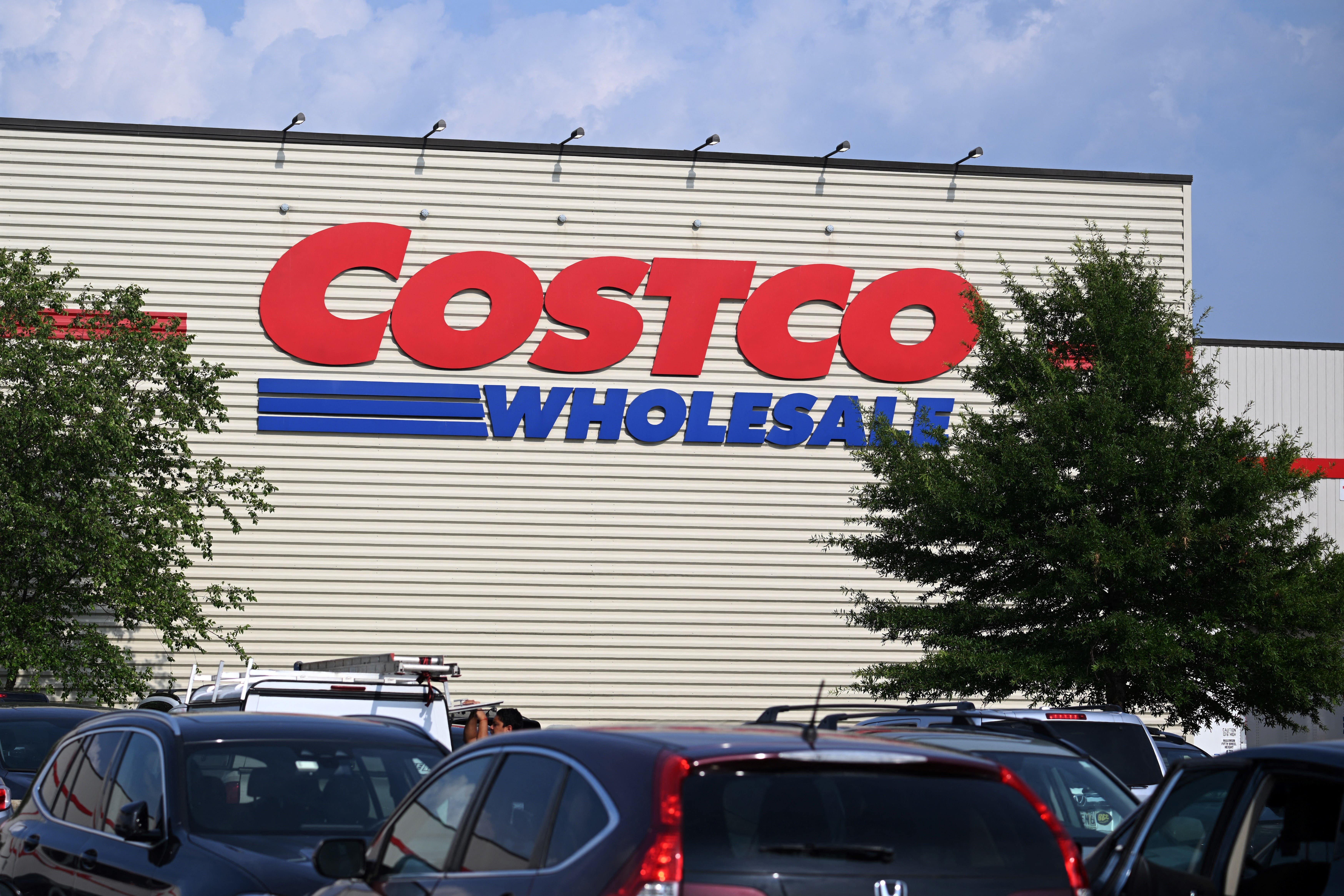 Everyone's buying gold bars from... Costco: Sale of precious metals drives up company's e-commerce arm - Vimarsana News