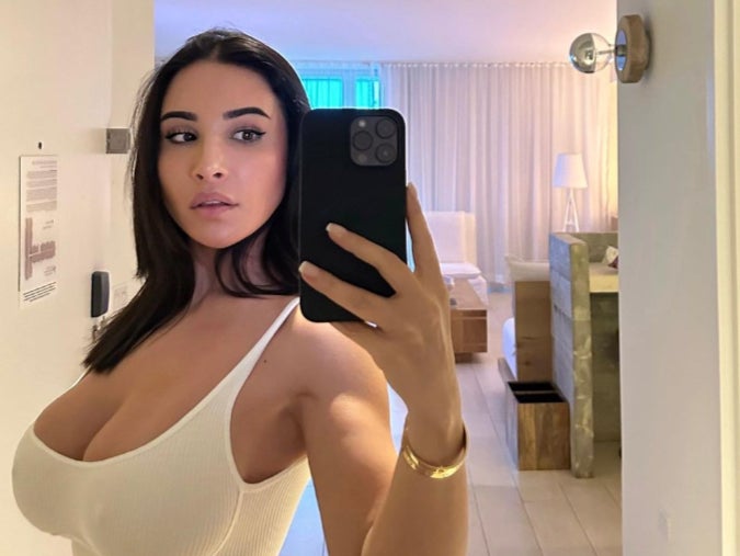 Lauren Pisciotta afirma que West a trancou em um quarto com ele e se masturbou na frente dela