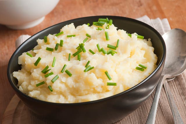 <p>Creamy and rich mashed potatoes made with air-fried potatoes for a unique roasted flavour</p>