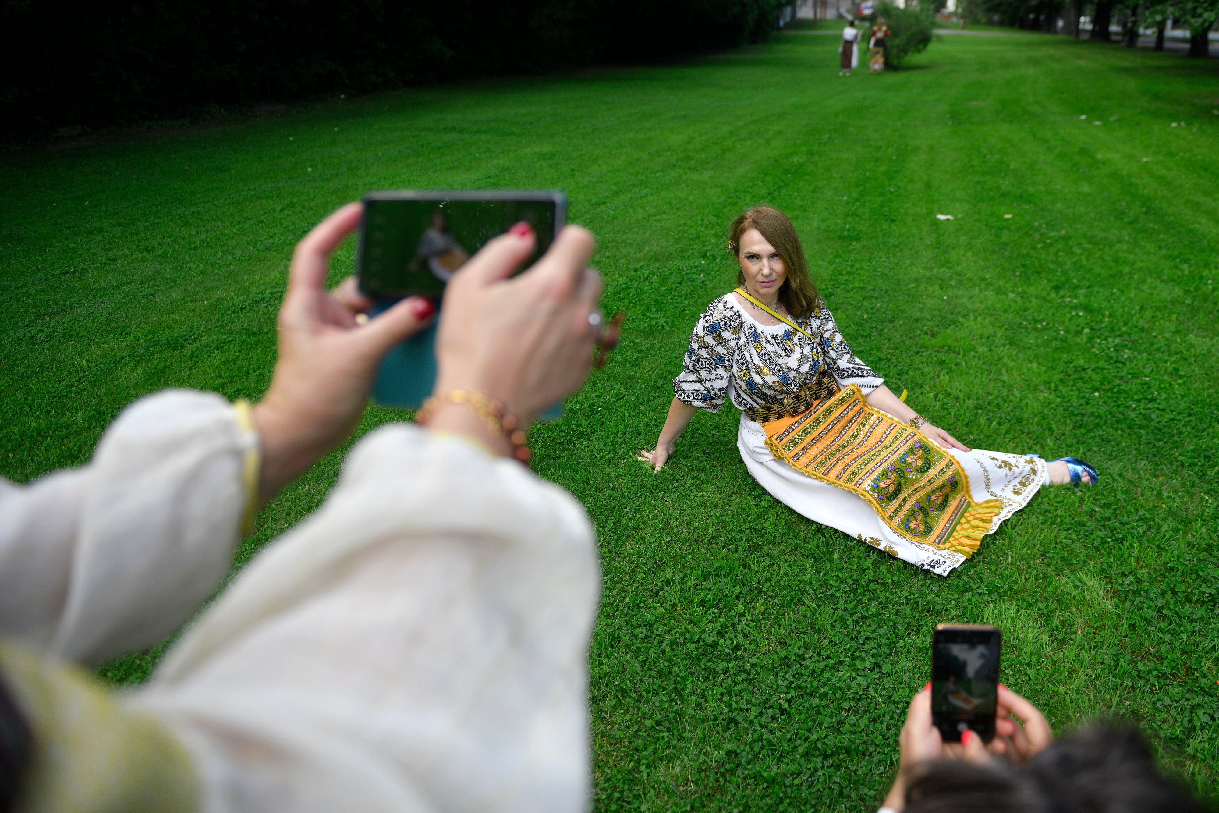 A woman wearing a traditional Romanian blouse, known in Romanian as an ‘IE’