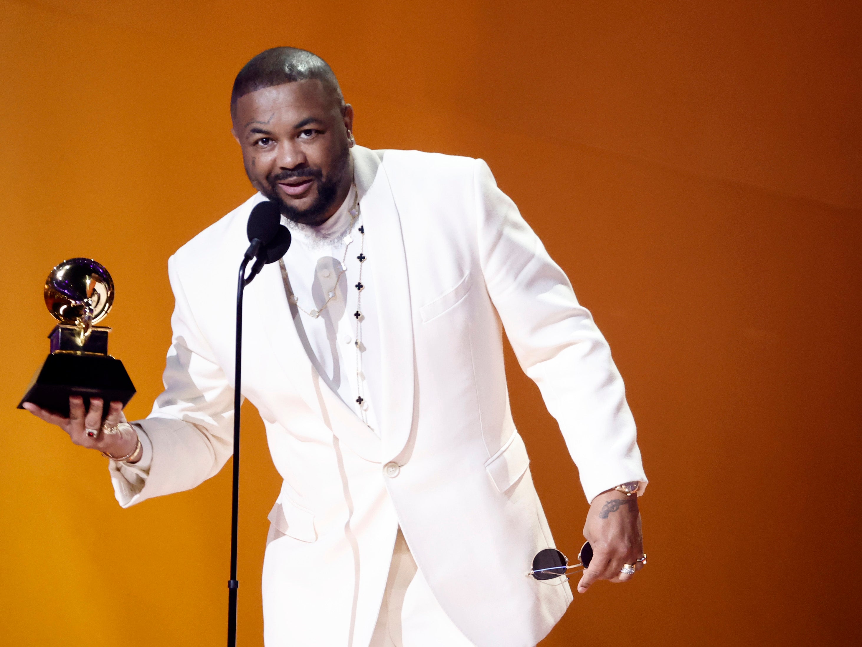The-Dream accepting the Grammy for Best R&B Song for 叠别测辞苍肠é’s ‘Cuff It’ in 2023