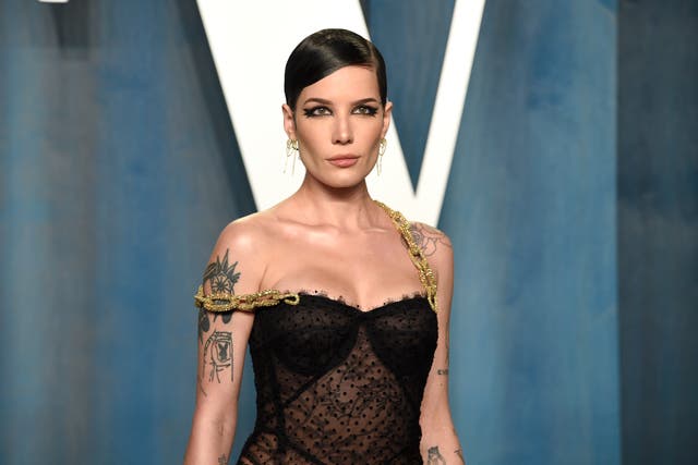 <p>Halsey appears at the Vanity Fair Oscar Party in Beverly Hills</p>