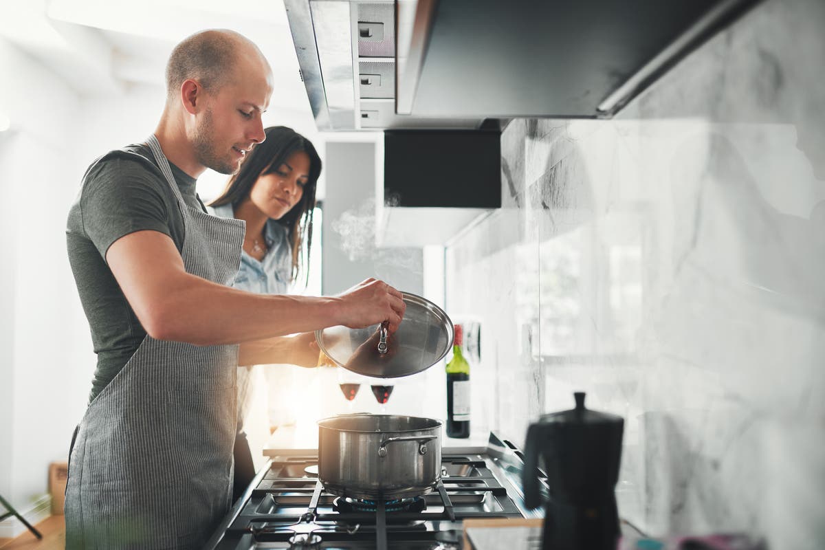 Husband slammed for refusing to make wife dinner because she won’t make him breakfast