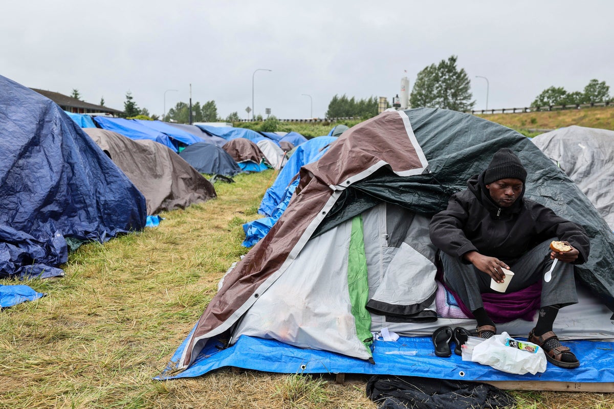 Asylum-seekers looking for shelter set up encampment in Seattle suburb