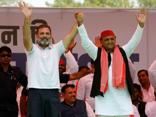 <p>Samajwadi Party president Akhilesh Yadav with Congress party’s Rahul Gandhi during a campaing rally in Kannauj, Uttar Pradesh, on 10 May 2024</p>