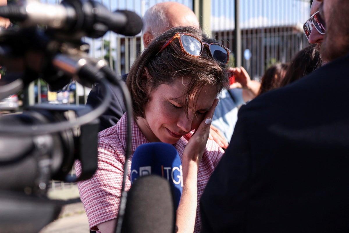 Amanda Knox re-convicted of slander over Meredith Kercher murder case  as she weeps in Italian court