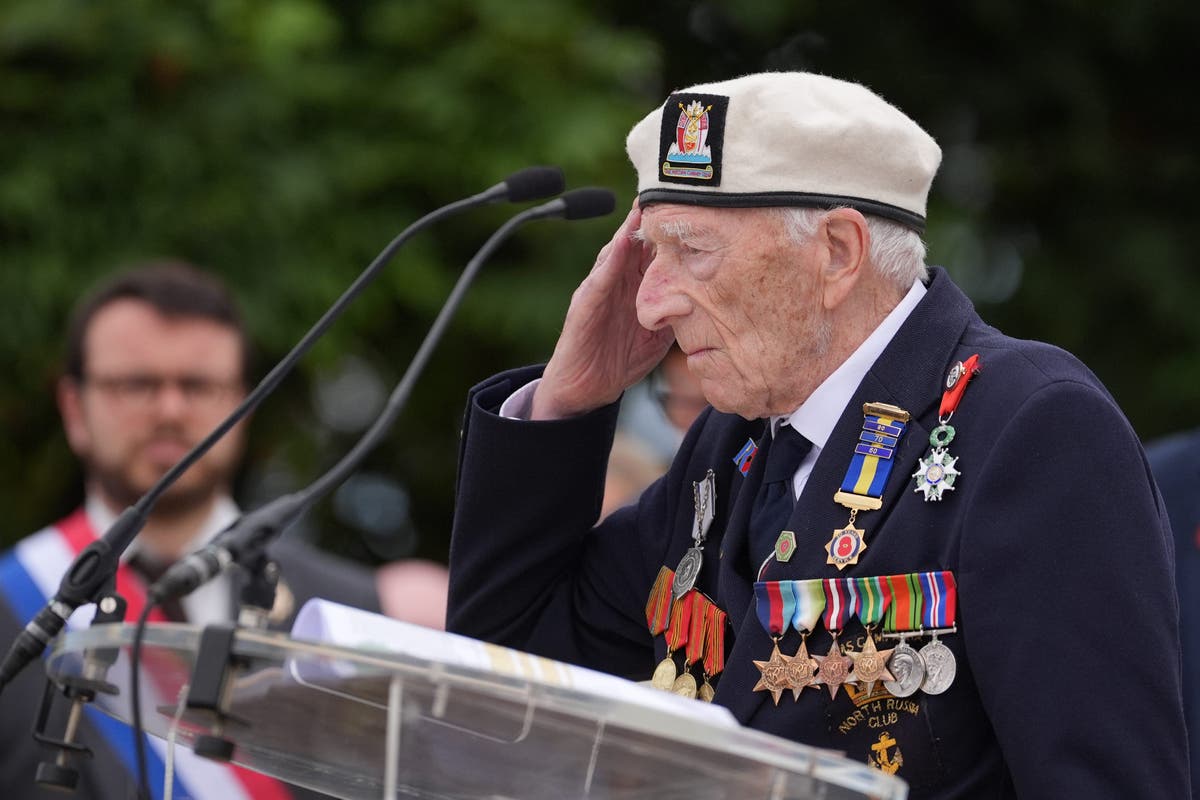 D-day veteran pays tribute to ‘wonderful shipmates’ for 80th anniversary