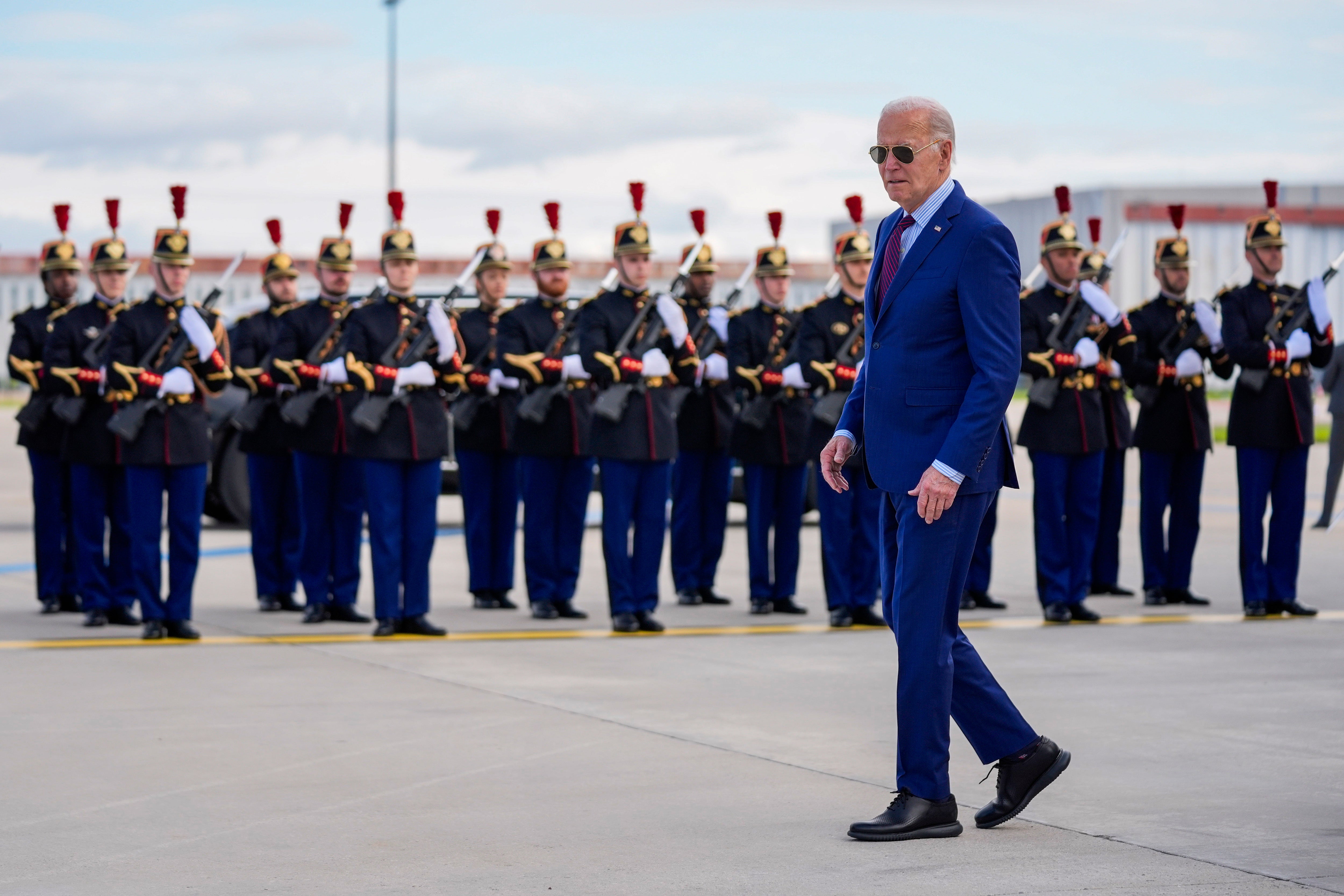 Biden will seek to contrast with Trump’s ‘suckers and losers’ veterans ...