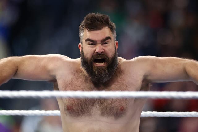 <p>Jason Kelce admits he hasn’t washed his hair in months </p>