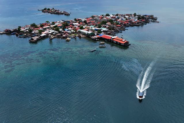 PANAMÁ-ISLA DESPLAZAMIENTO