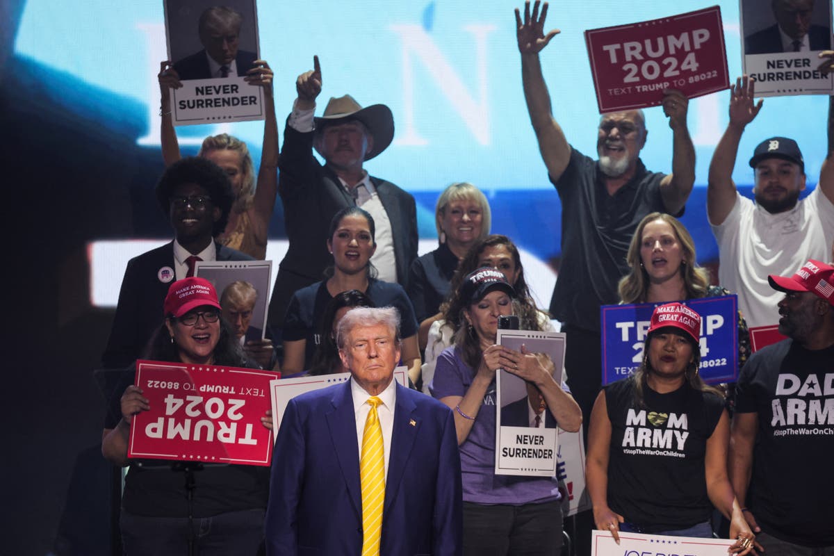Trump criticizes Biden’s immigration order during Arizona rally following felony conviction