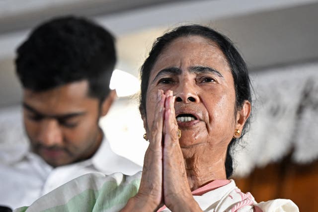 <p>Mamata Banerjee addresses reporters in Kolkata on 4 June 2024</p>
