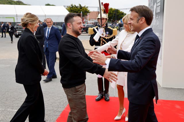 <p>France's President Emmanuel Macron (R) and French President's wife Brigitte Macron (Rear R) greet Ukraine's President Volodymyr Zelensky </p>