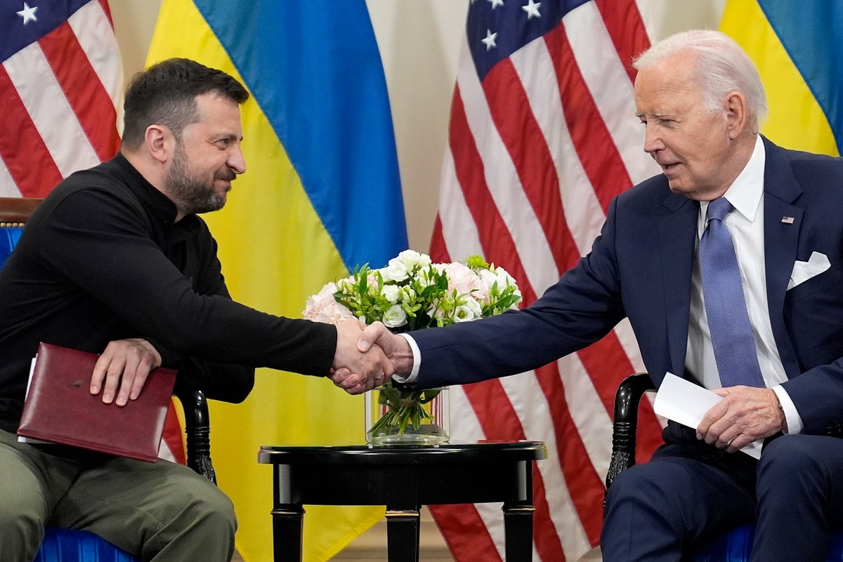 Biden announces $225m arms package for Ukraine as he meets with Zelensky in France