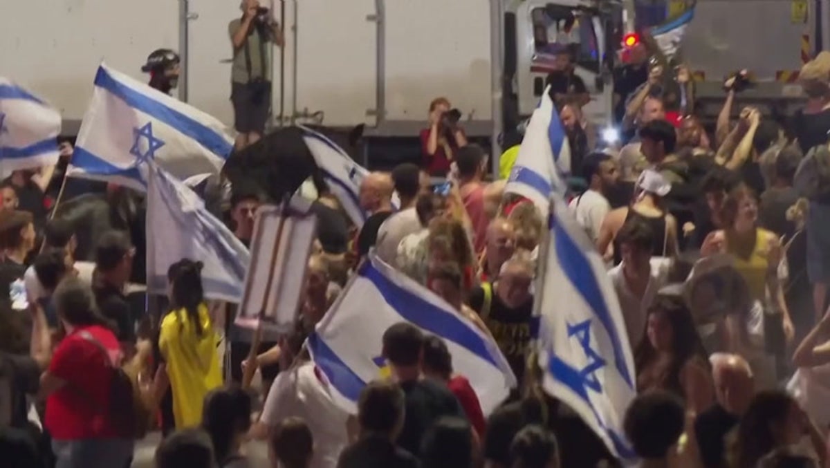 Police use water cannon to disperse anti-government protesters in Tel Aviv