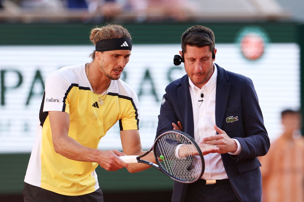 Zverev appeals to the umpire after Alcaraz’s serve is ruled in