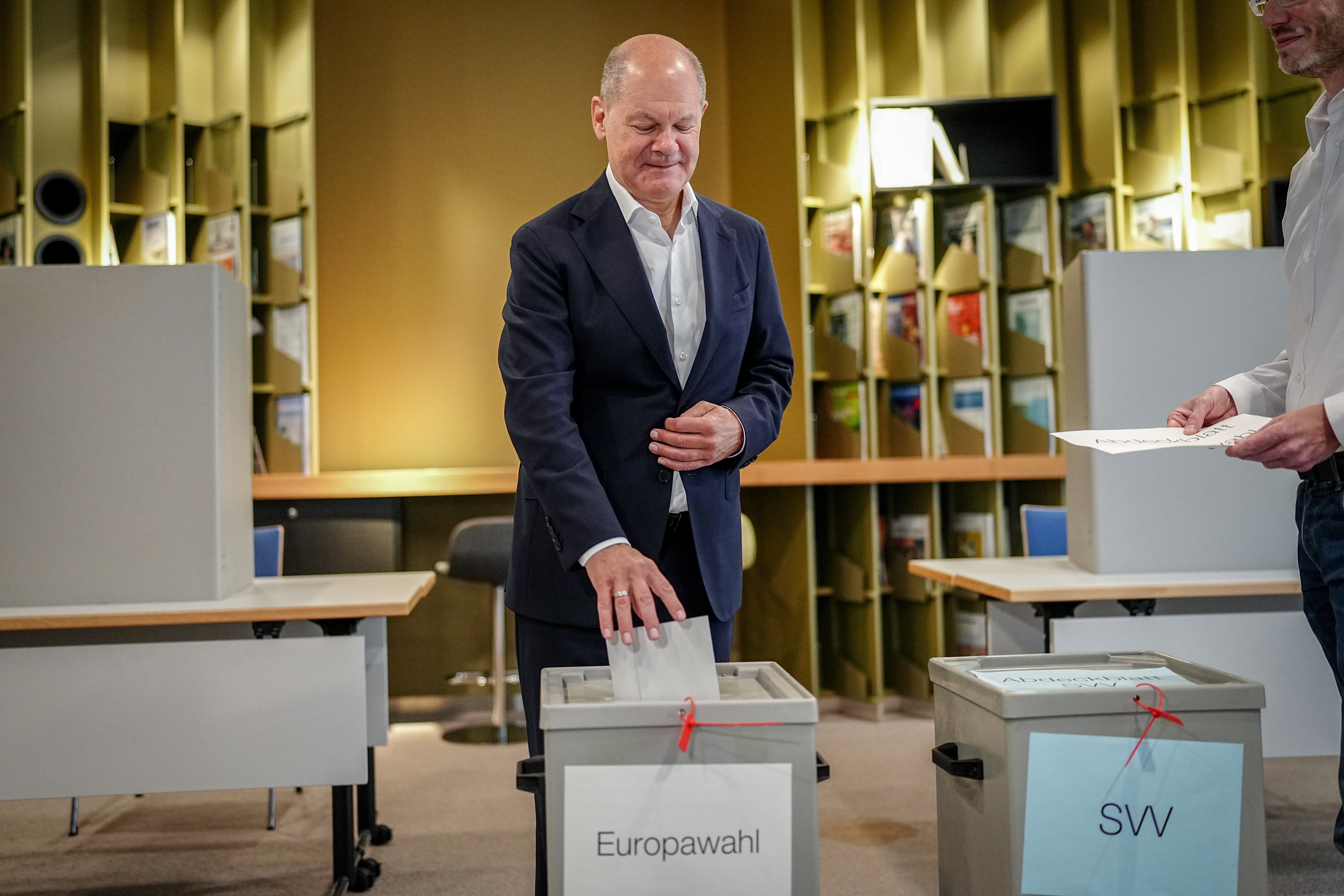 German chancellor Olaf Scholz casts his ballot on Sunday