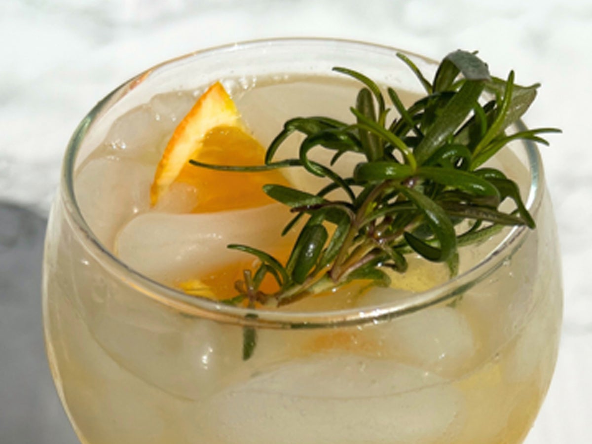 This non-alcoholic spritzer is a delicious alternative to sugary soft drinks