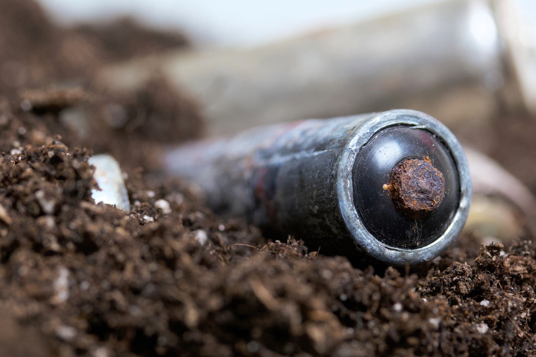 Soil-powered batteries, known as ‘bacteries’, self-recharge from microbial processes in soil