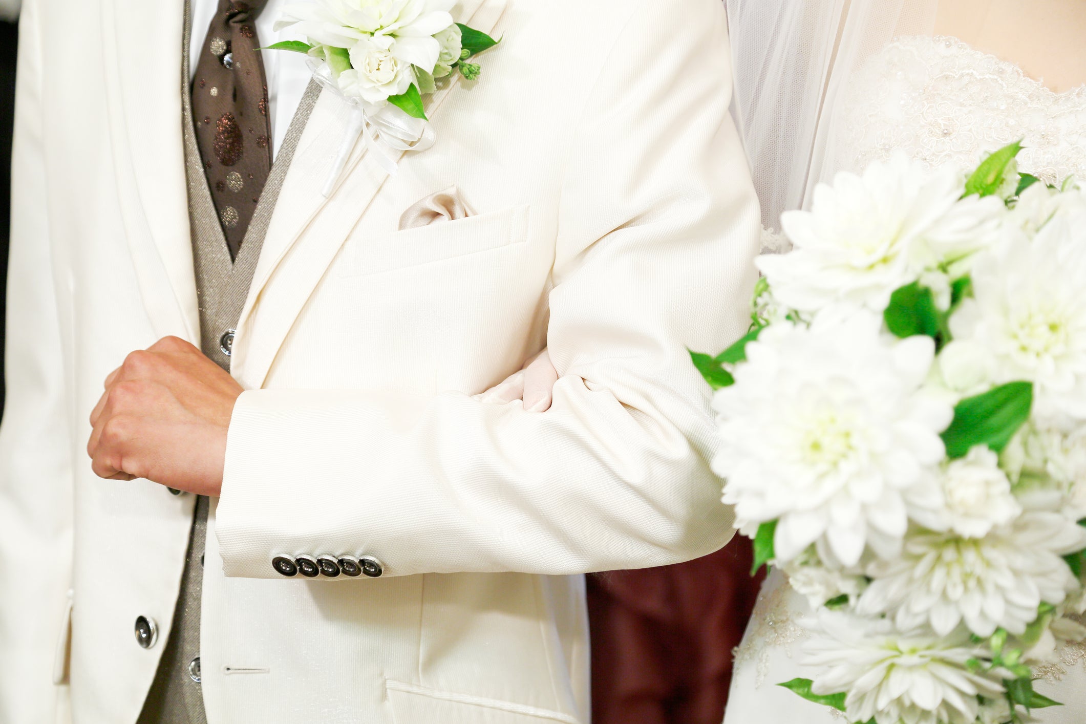 Bride’s father sparks debate after insisting he be allowed to wear white suit to nuptials