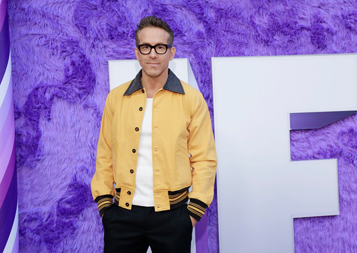 Ryan Reynolds fulfills his mom’s lifelong wish by attending a taping of The View Ryan Reynolds fulfills his mom’s lifelong wish by attending a taping of The View