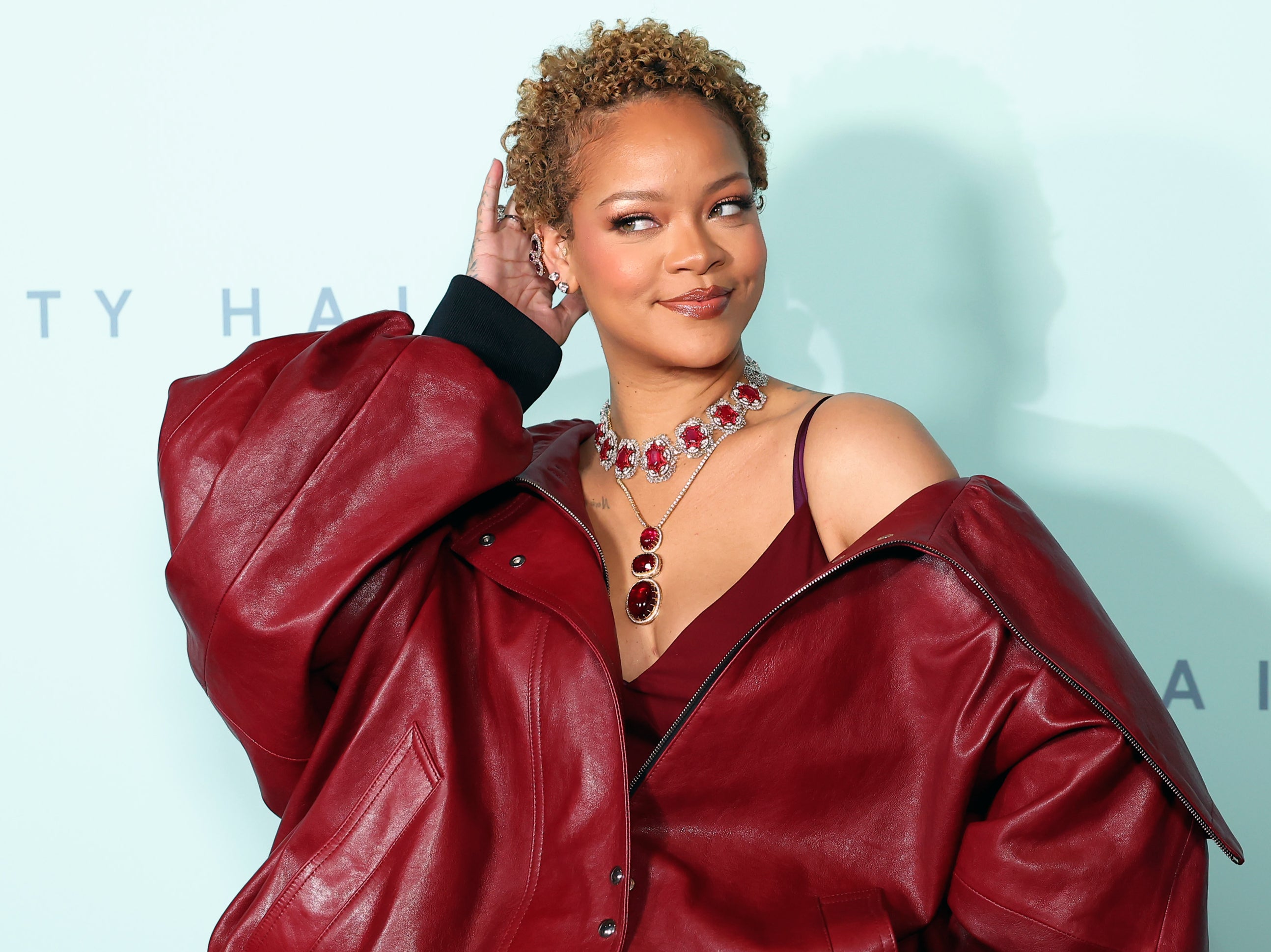 Rihanna shuts down pregnancy rumors