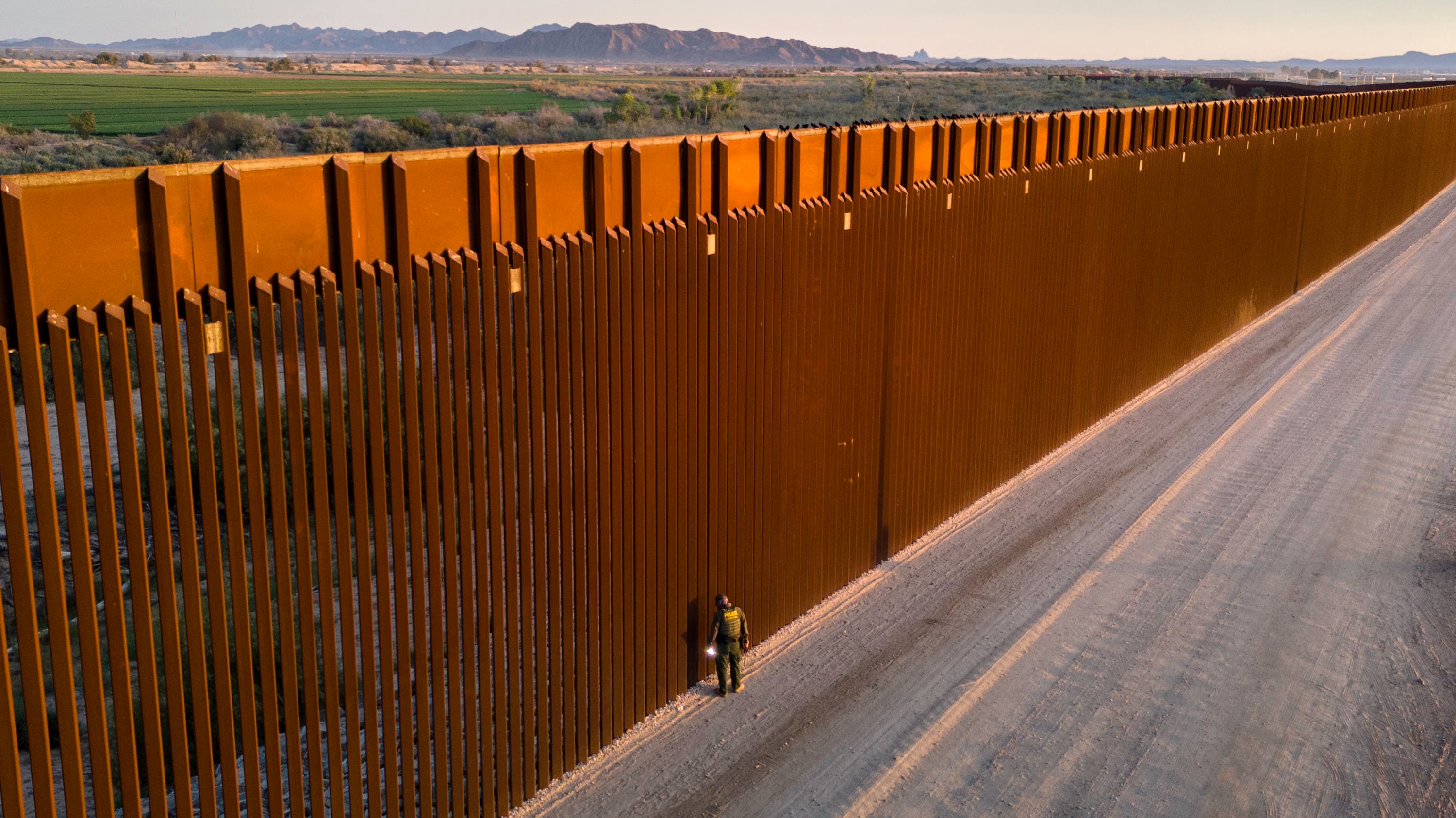 Eight people with suspected ties to ISIS arrested in NYC, Philly and LA after crossing the southern border - Vimarsana News