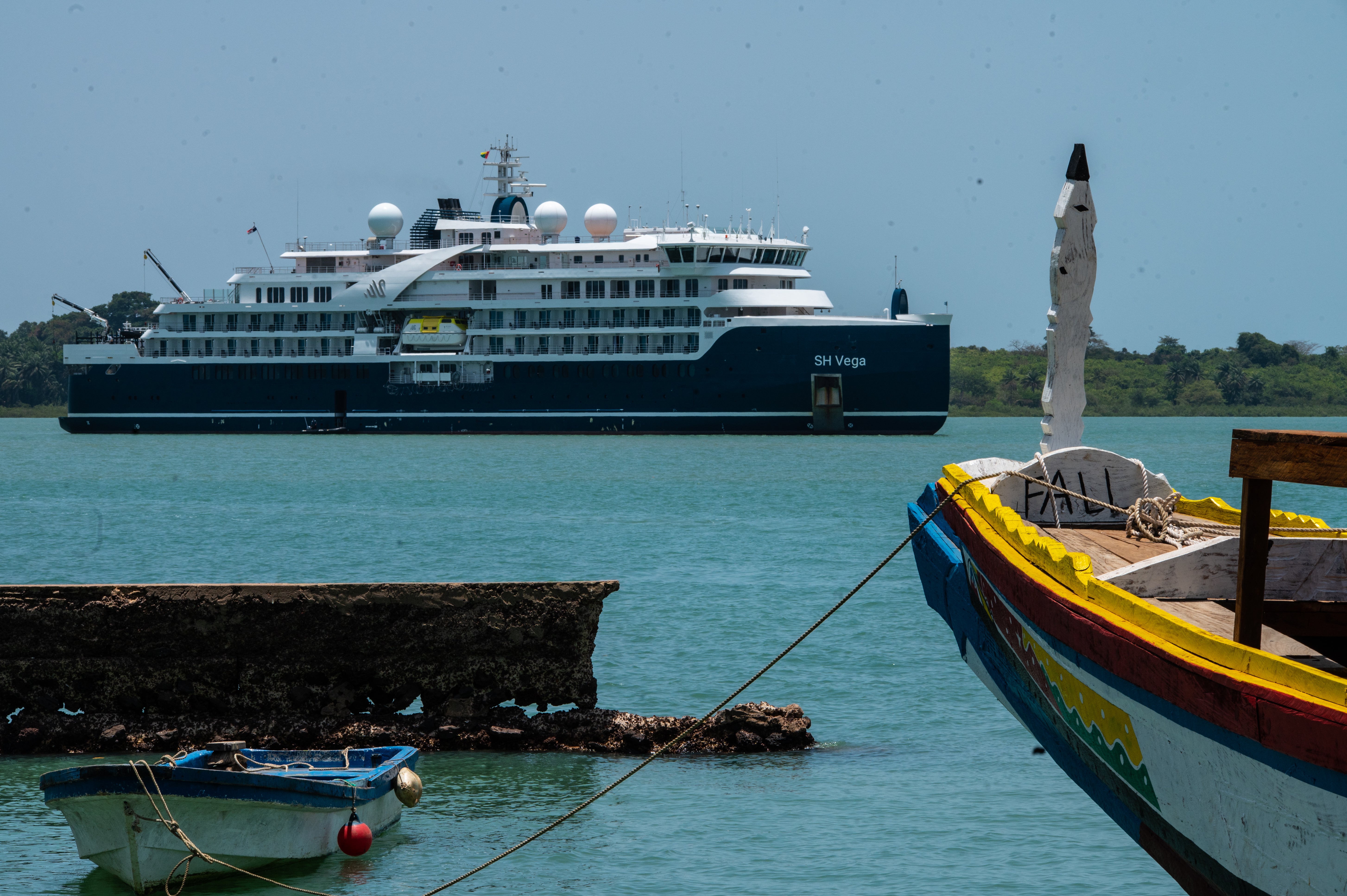 Vega da Swan Hellenic, atracado perto da Guiné-Bissau