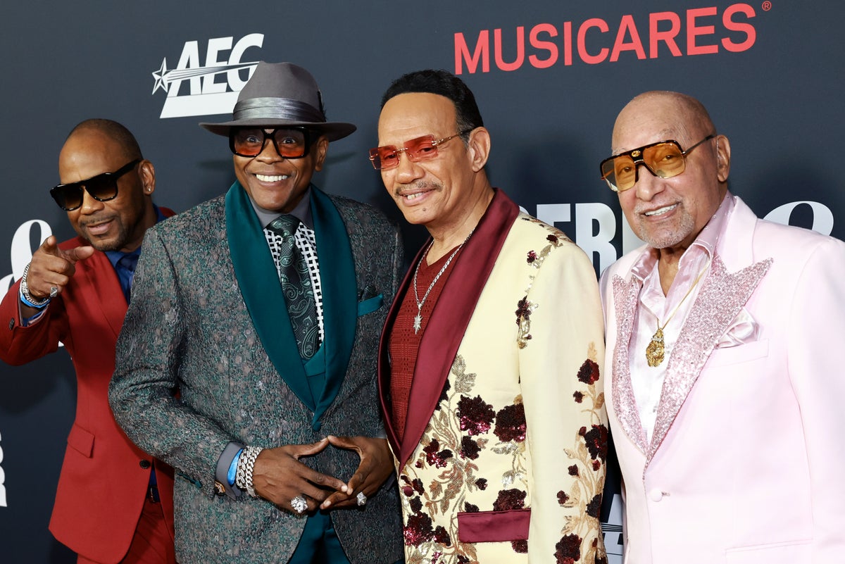 Four Tops singer sues hospital ‘for putting him in straightjacket’ when he claimed he was famous