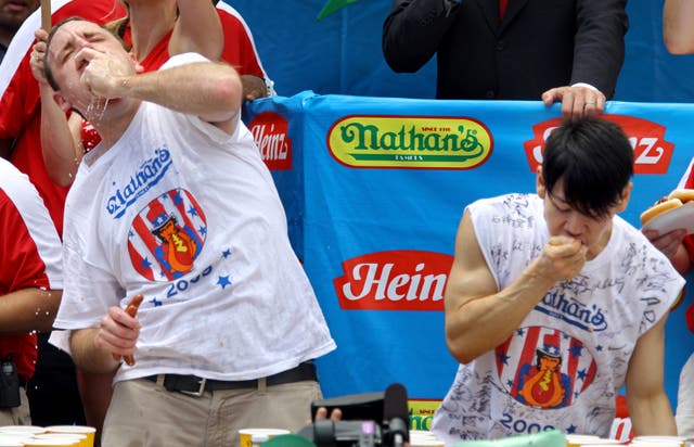 COMPETENCIA DE HOT DOGS