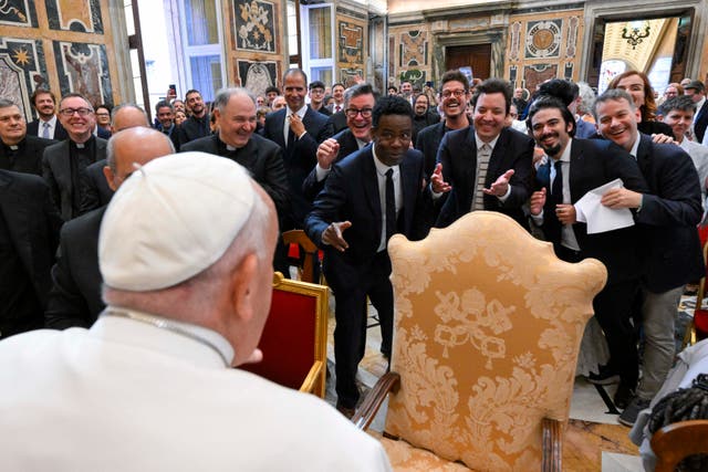 <p>This photo taken and handout on June 14, 2024 by The Vatican Media shows US actors Chris Rock (C), Jimmy Fallon (C right) and Pope Francis during an audience with comedians in The Vatican</p>