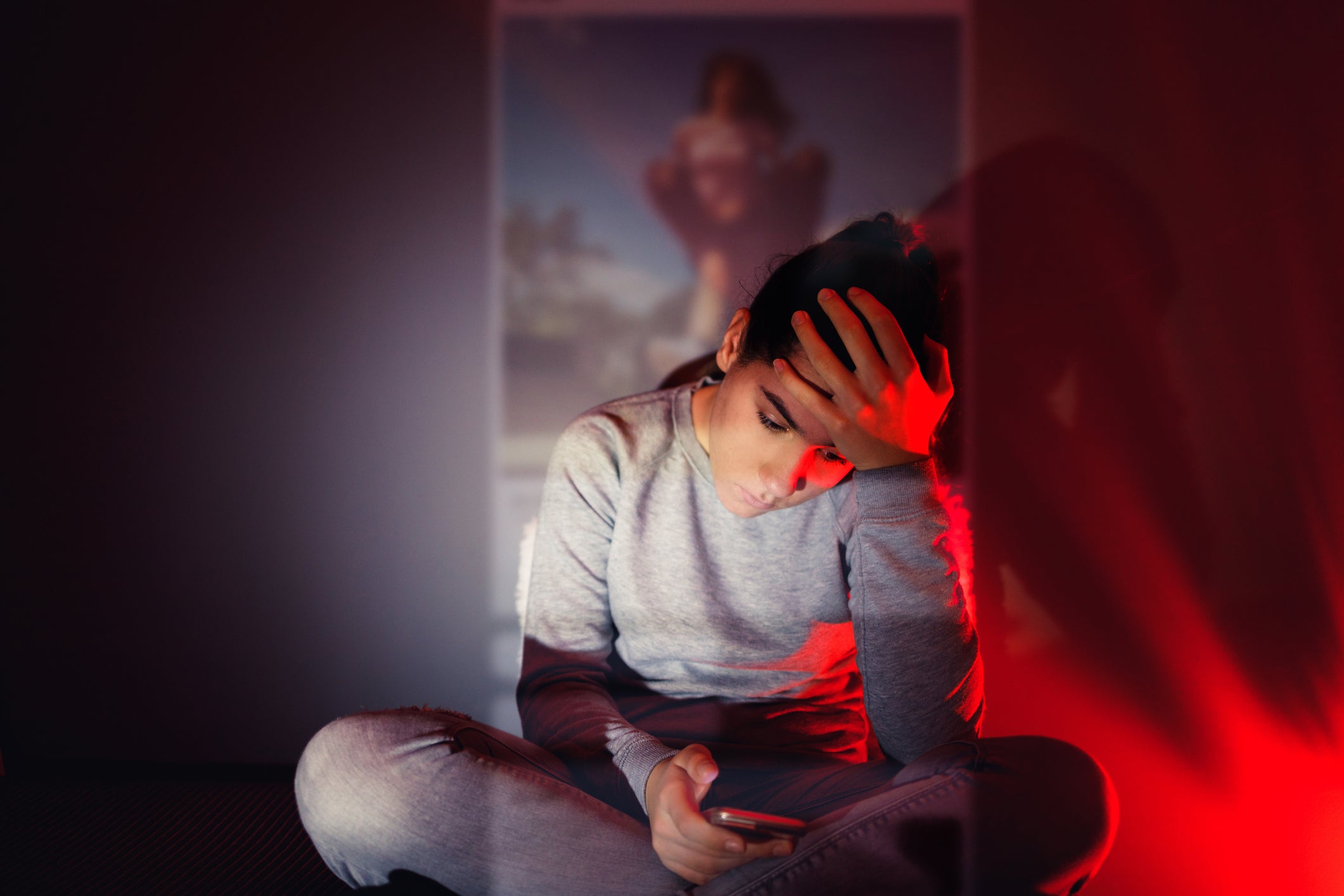 Symptoms of social media addiction include depression