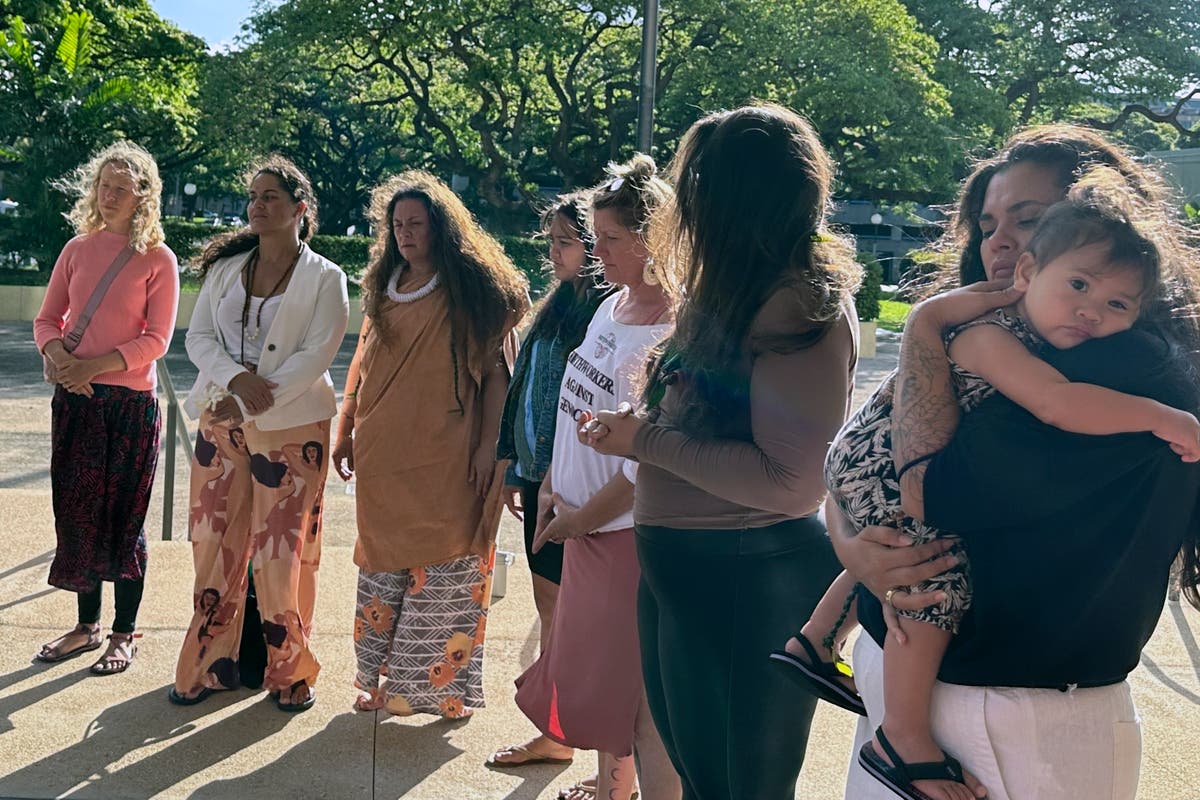 A few midwives seek to uphold Native Hawaiian birth traditions. Would a state law jeopardize them?