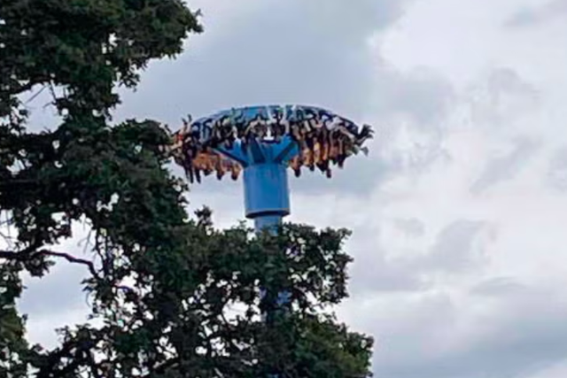 <p>Thirty people were rescued from amusement park ride in Oregon after it got stuck. Now, a mom of one of the victims has filed a lawsuit.  </p>