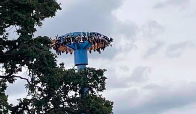 <p>30 people were rescued from amusement park ride in Oregon</p>