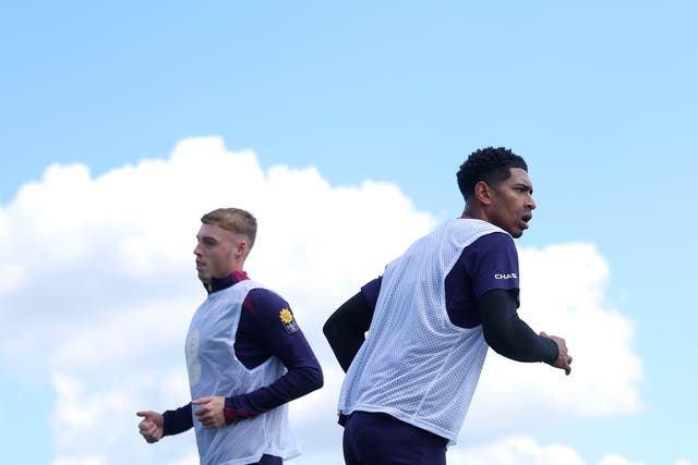 <p>Cole Palmer and Jude Bellingham in England training this week</p>