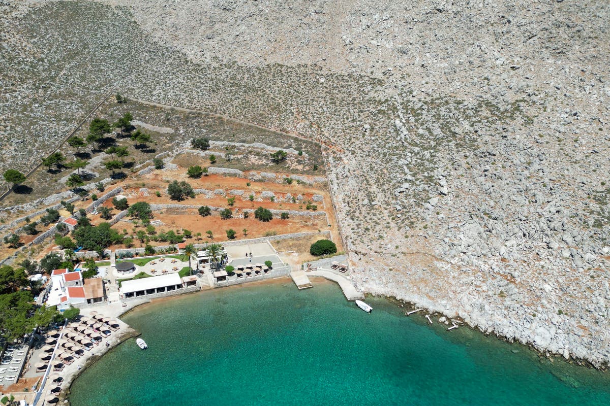 اليونان المفقودين السياح: أربعة قتلى واثنان في عداد المفقودين في درجات الحرارة الحارقة بعد مأساة مايكل موسلي