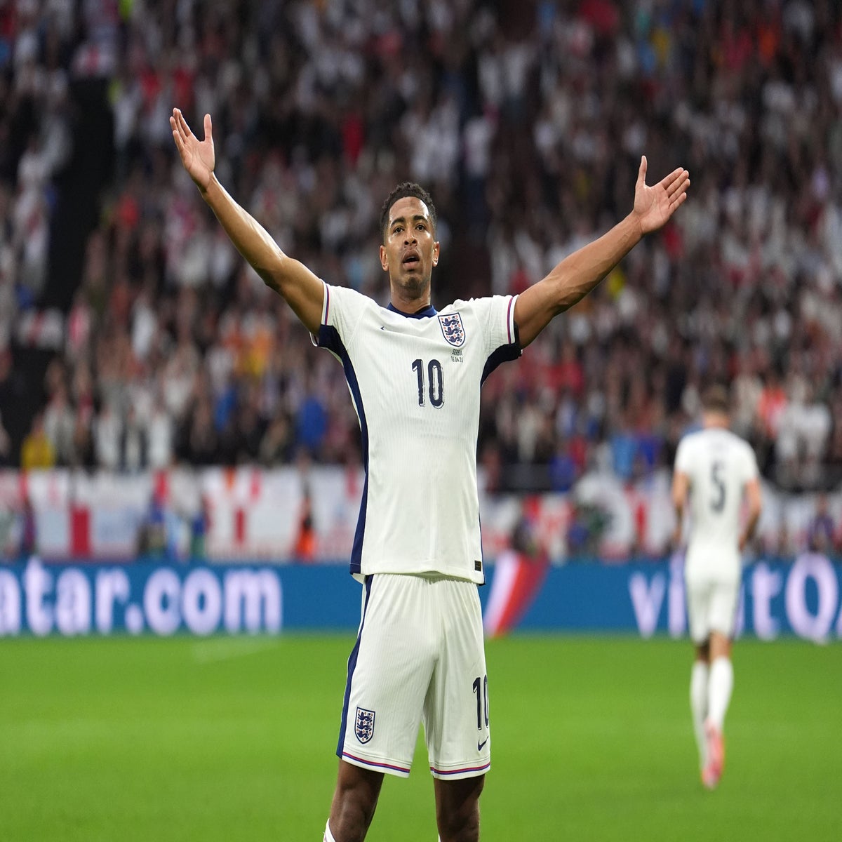 England fans celebrate as Bellingham scores to secure Euros victory | The  Independent