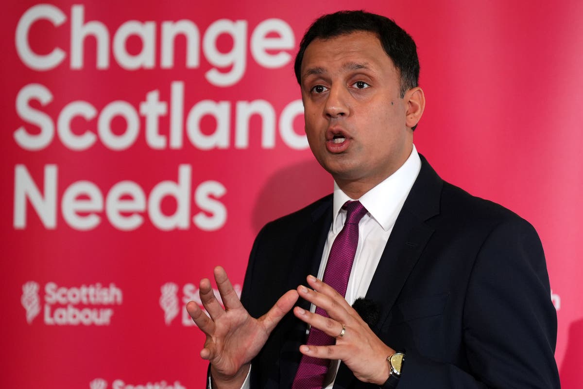 Momentum is with Scottish Labour, says Sarwar ahead of battle bus launch