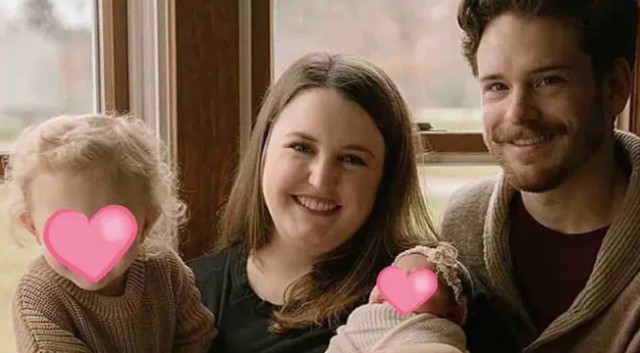 <p>Micayla y Eric Coughlin de Rochester Hills, Míchigan (EE. UU.) fotografiados junto a sus hijas</p>