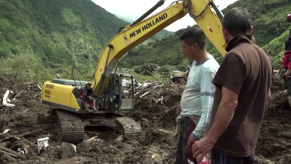 Ecuador: Rescuers remove bodies from hill after fatal landslide