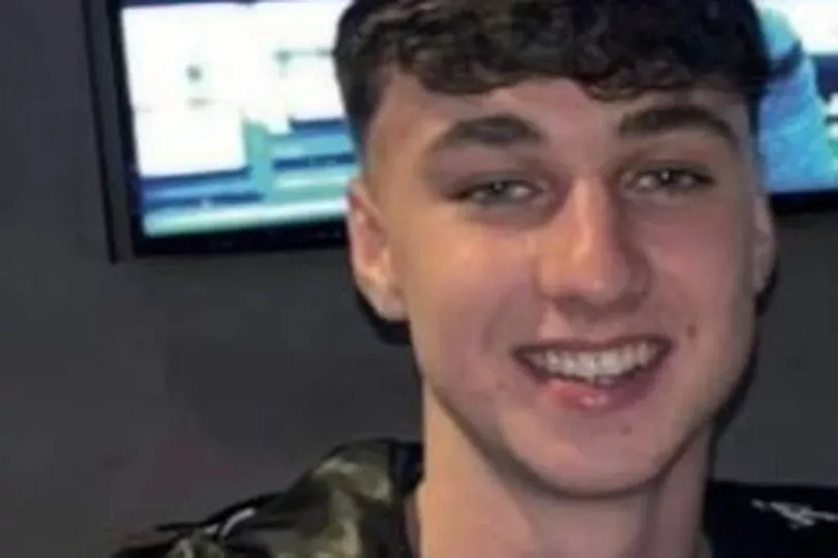 British teenager missing in Tenerife after telling friends he was lost and his phone was on 1%